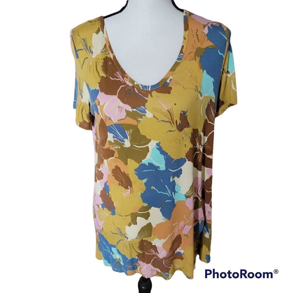LOGO Lori Goldstein Floral Print Top. Size M.